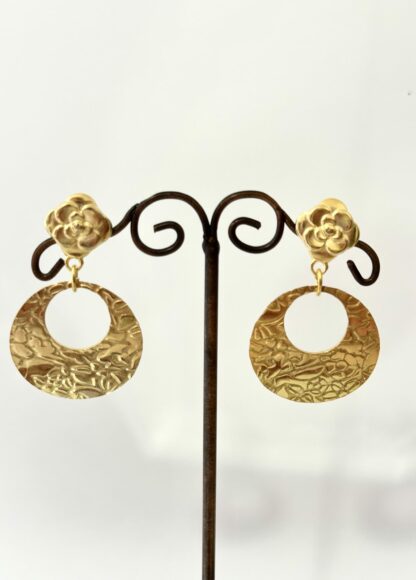 Boucles d’oreilles rondes dorées fleurs