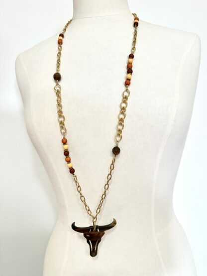 Collier tête de taureau corne marron ocre