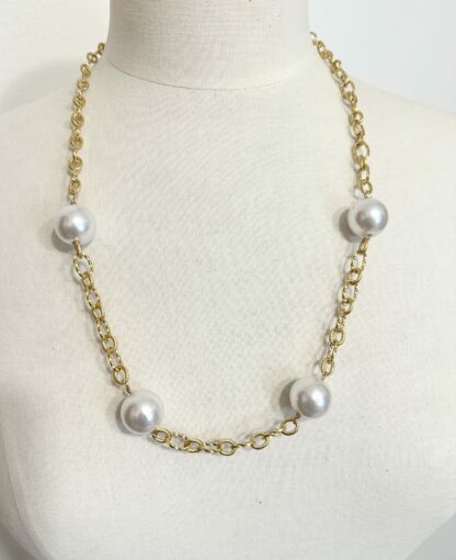 Collier doré chaîne grosse perle blanc nacré