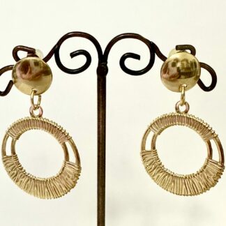 Boucles d’oreilles dorées rondes