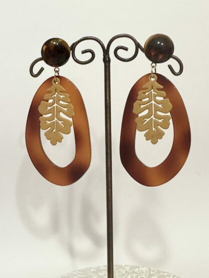 Boucles d’oreilles marron et feuille