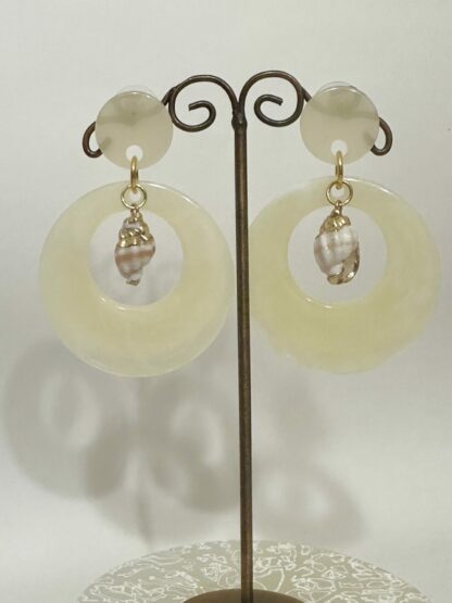 Boucles d’oreilles rondes ivoire coquillage